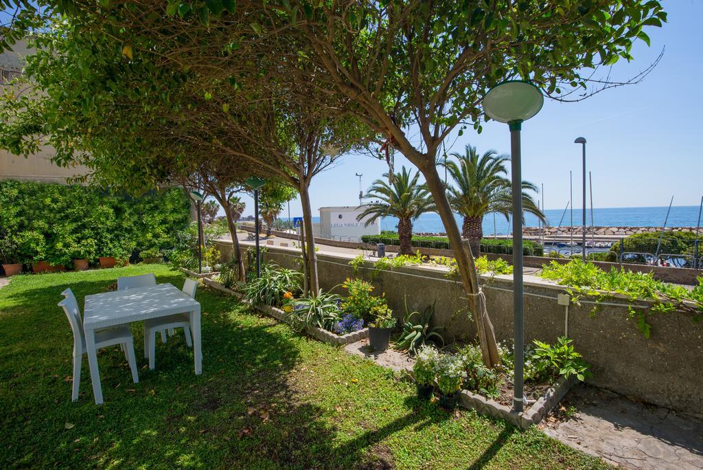 Maison De Revel Civitavecchia Exterior photo