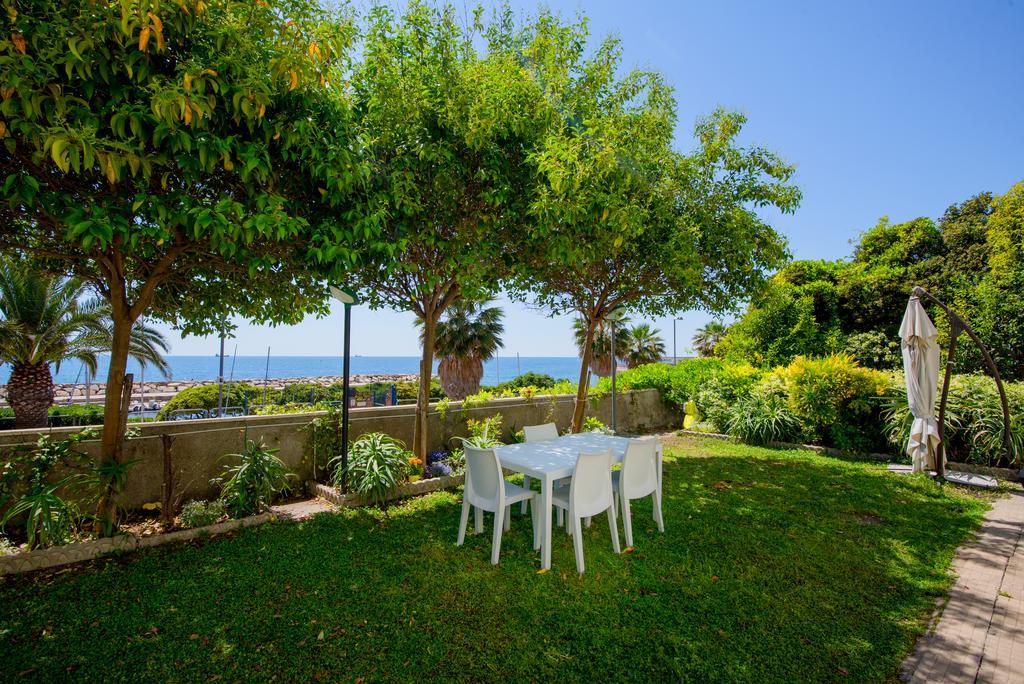 Maison De Revel Civitavecchia Exterior photo
